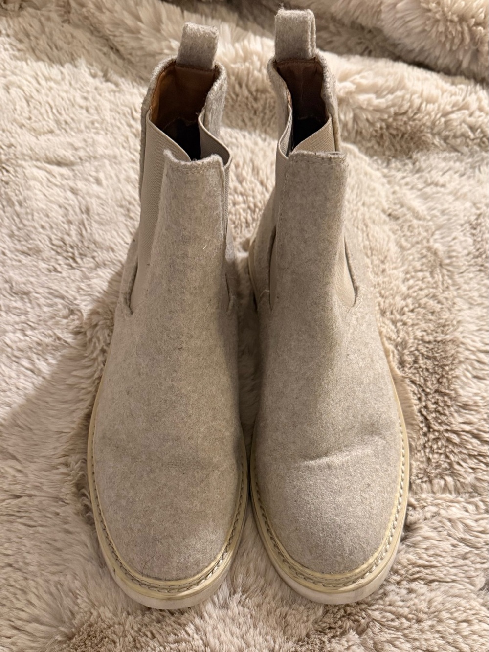 Universal Thread Cream Felt Chelsea Booties